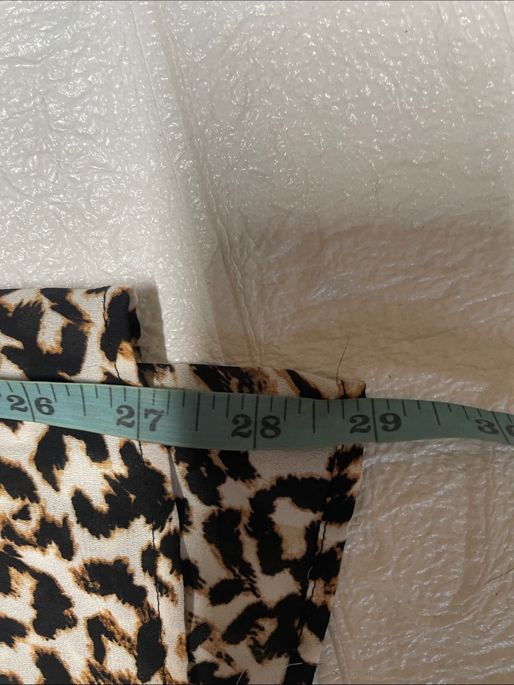 a.n.a. Leopard Animal Print V-Neck Blouse Roll Tab Sleeve M - Picture 9 of 9